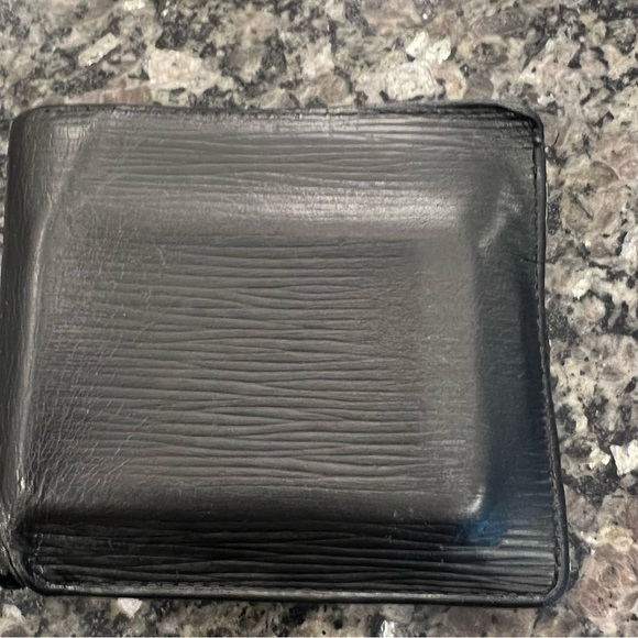 Authentic Louis Vuitton black bi fold wallet ( flaw) - Picture 1 of 14